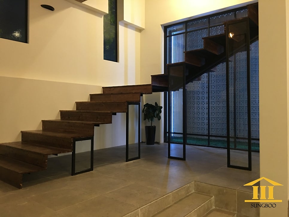 힘쎈여자 도봉순 협찬 계단